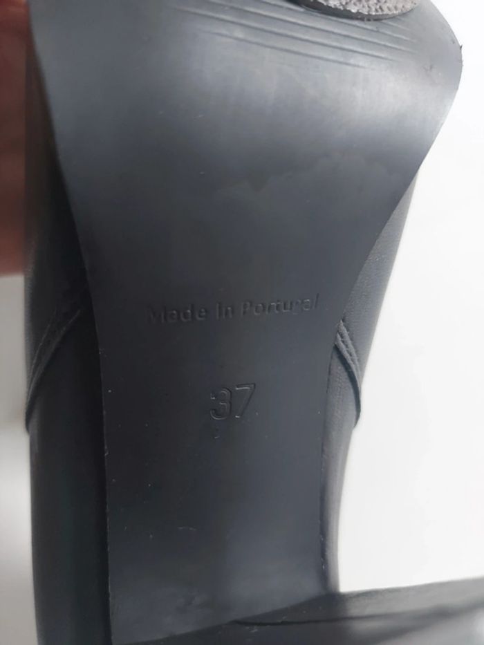 Bottes cuir synthétique et suédine effet peau de pêche avec liseré argenté pointure 37 - photo numéro 8