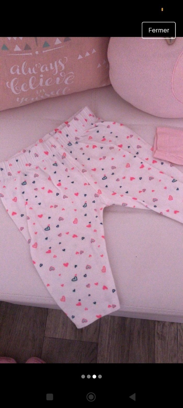 Lot d un pyjama léger et d'une tenue été Hello Kitty taille 1-3 mois - photo numéro 3