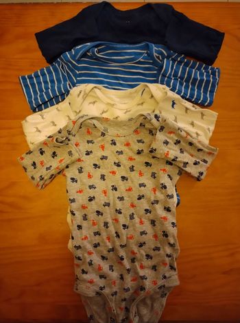 Lot 4 bodies Simple Joy's garçon 6 mois