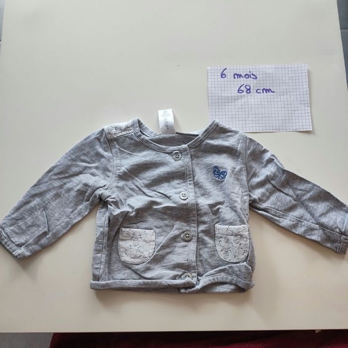 Lot 6 mois: pyjamas, bodies, pull, gilet - photo numéro 10