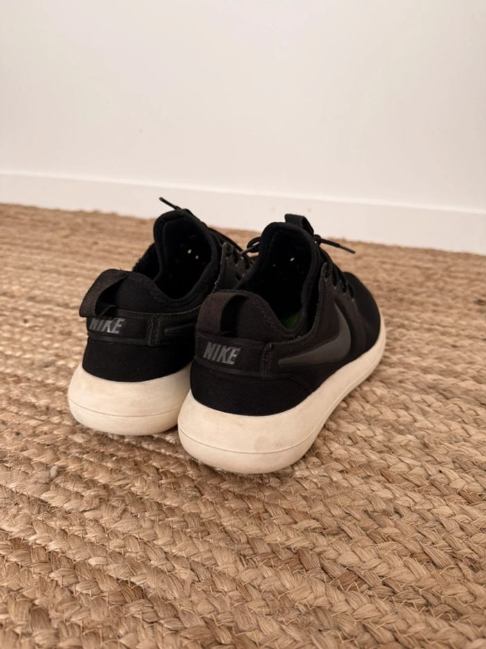 Basket nike chaussures zapatillas sport shoes tennis Schoenen Scarpe zapatos sapatos Esporte roshe - photo numéro 2