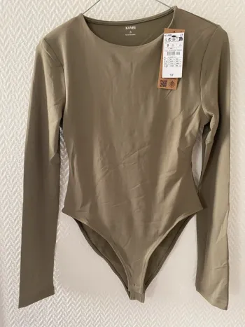 Bodie manches longues kaki Kiabi taille S neuf avec étiquette