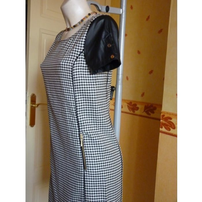 Robe Stradivarius T. M - photo numéro 2