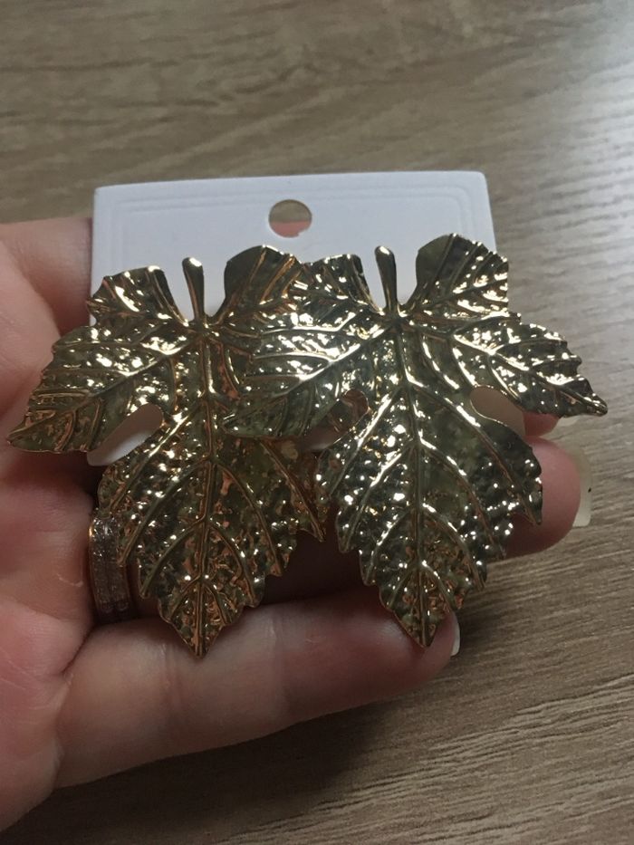 Boucles d’oreilles NEUVES pour femme forme de feuilles 🍁 couleur doré - photo numéro 2