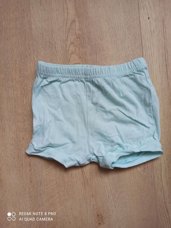 Short turquoise clair