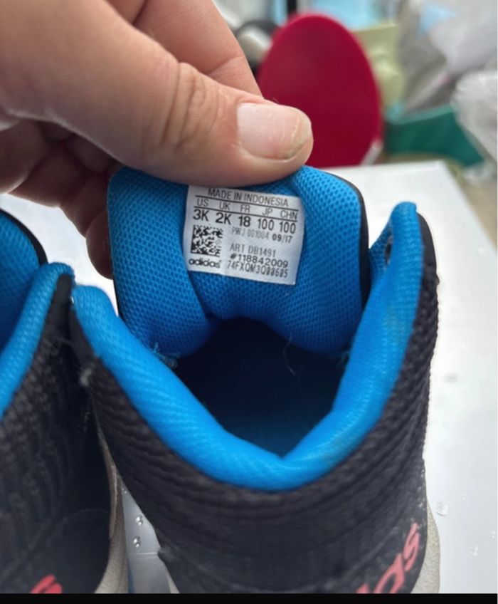 Basket adidas taille 18 - photo numéro 4