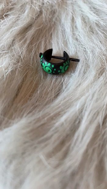 Boucle ethnique verte