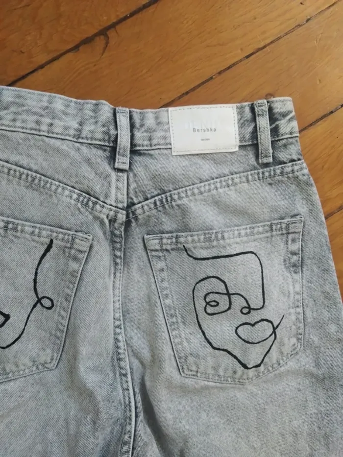 Jean mom Bershka T36, coupe taille haute ultra tendance - photo numéro 4