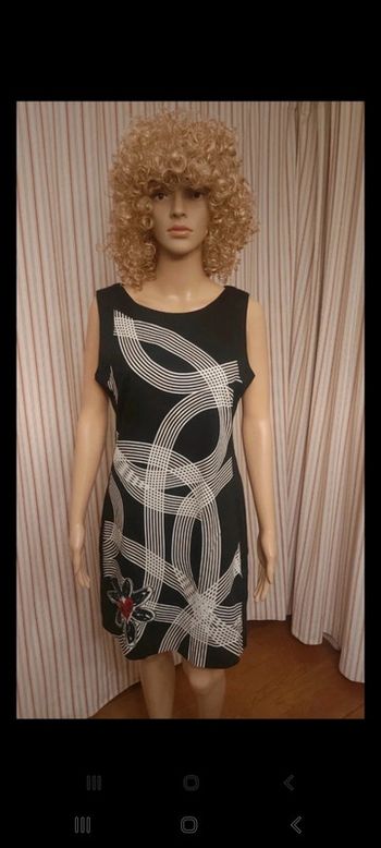 Jolie Robe Desigual fond Noir eur 42