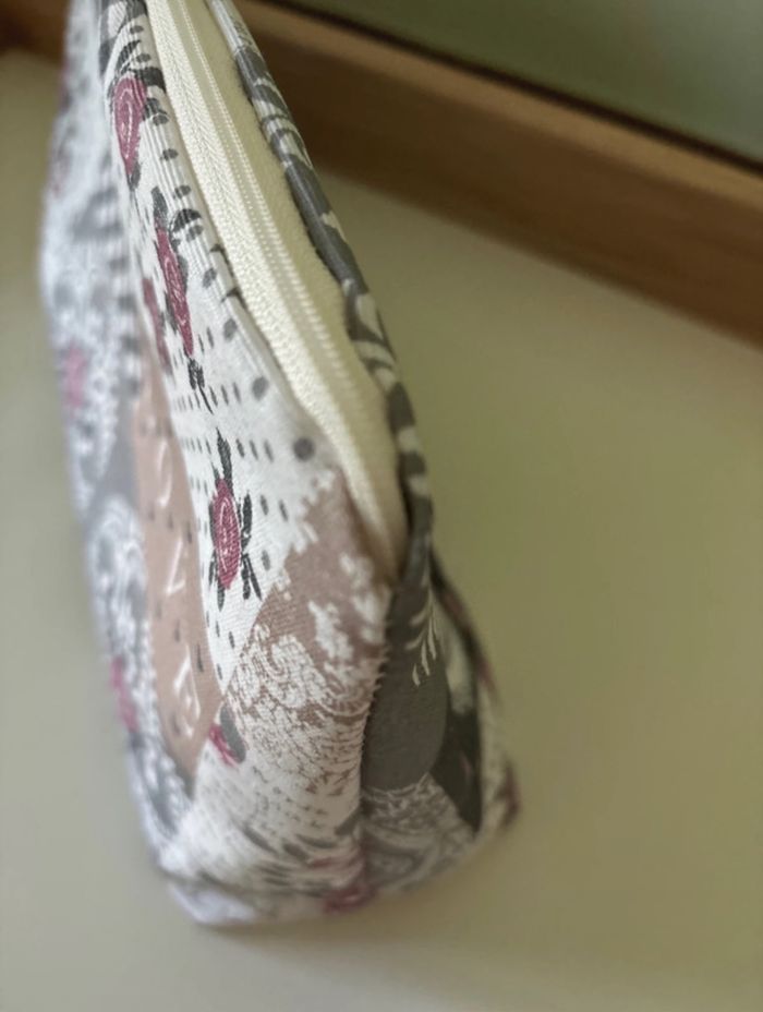 Grande trousse de toilette thème Romance - photo numéro 4