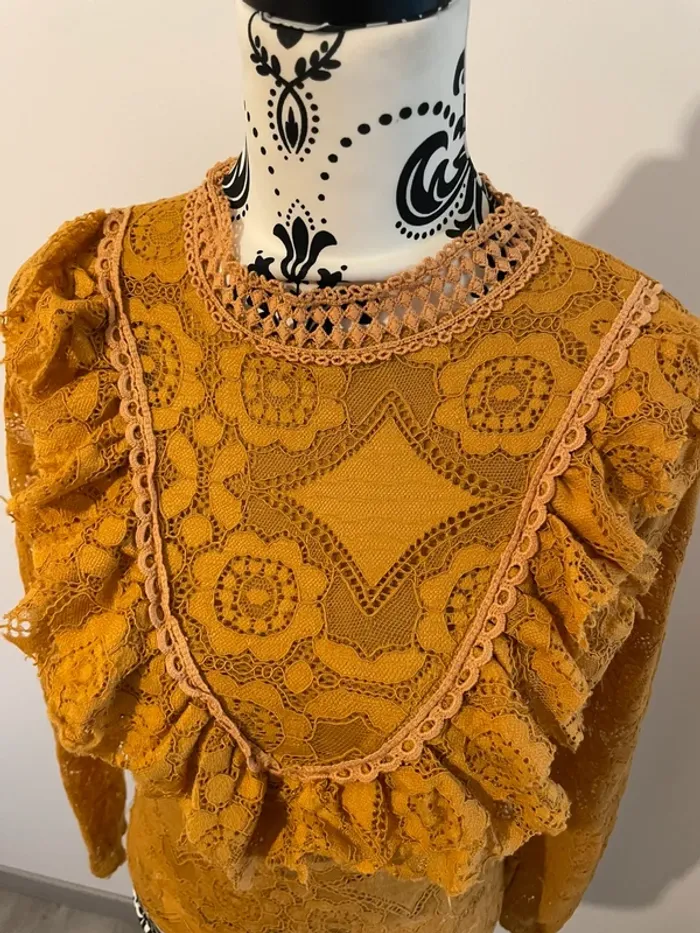 Blouse moutarde en dentelle et volant - Taille 36 - photo numéro 5