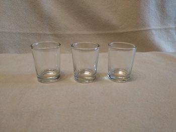 3 tout petits verres