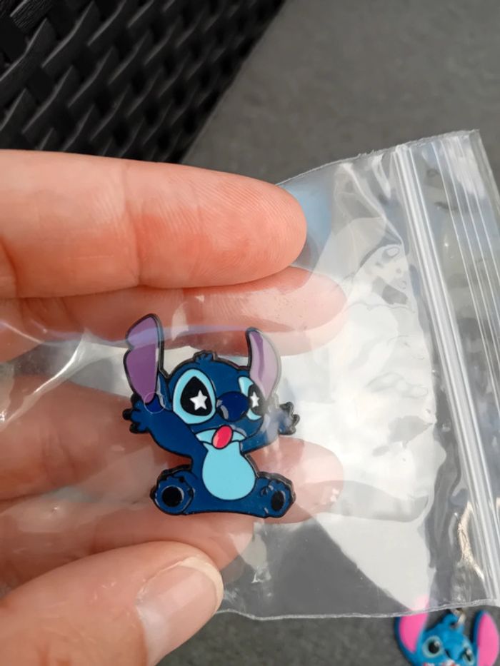 Lot de 7 pins stich neufs - photo numéro 8