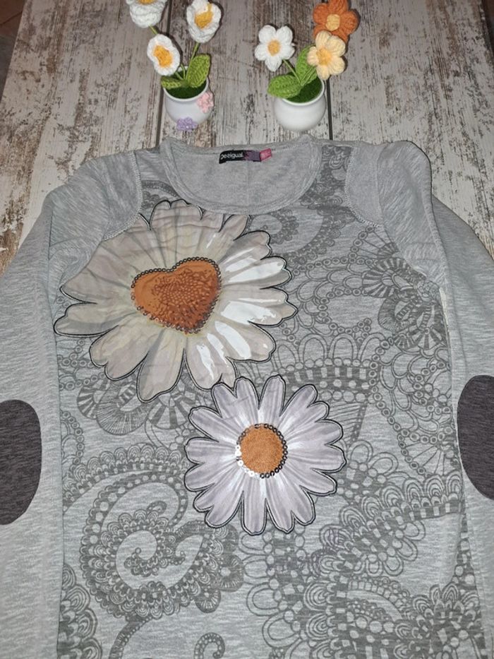 Haut fleuri boutons dos multicolore desigual