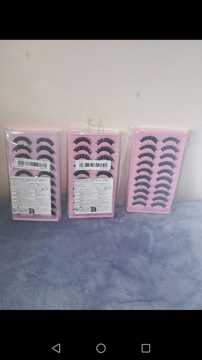 Lot de 3 boîtes à faux cils, neufs dans leurs boîtes