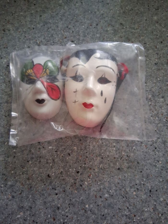Lot de 2 mini masques porcelaine multicolore