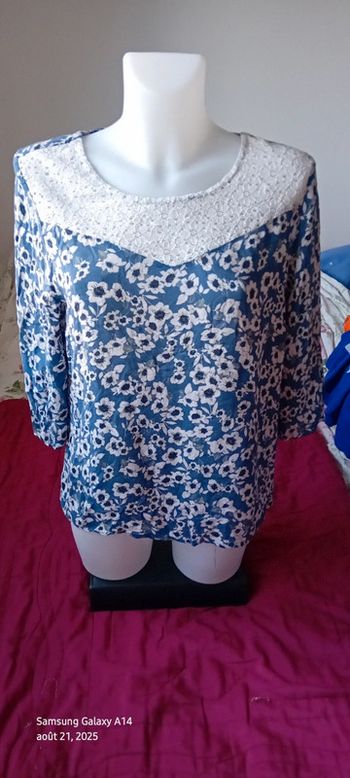 Blouse légère manches 3/4 imprimé fleurs décolleté en dentelle bleu femme L
