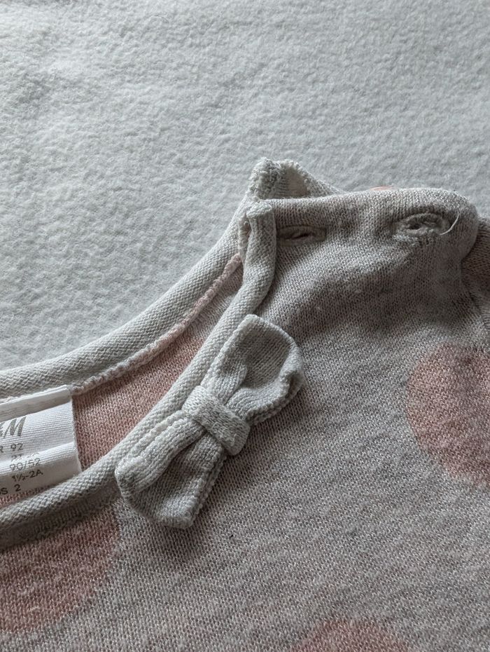 Pull gris clair à gros pois roses - 92 - H&M - photo numéro 3