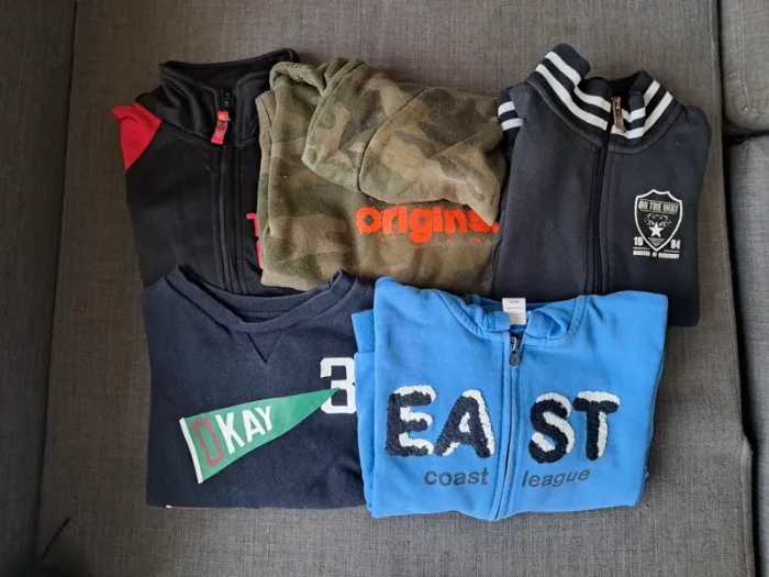 Lot de 2 pull et 3 gilets