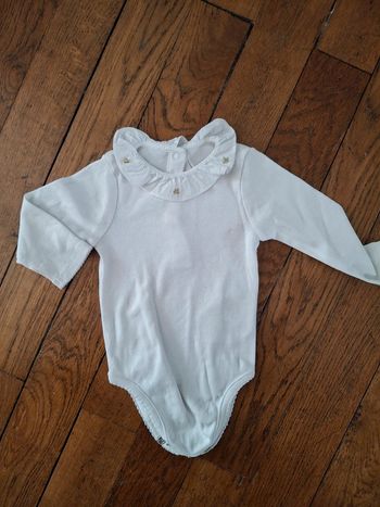 Body cyrillus col broderie 9 mois