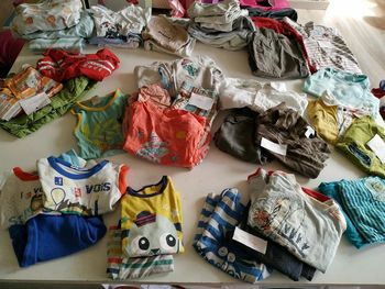 Très gros lot de plus de 40 pièces taille 2 ans vêtements d'été