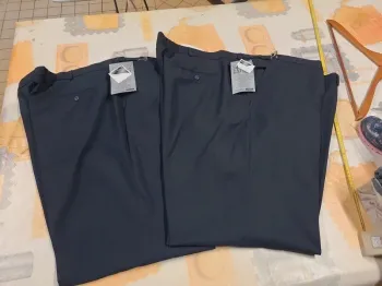 Lot de 2 pantalons taille 72