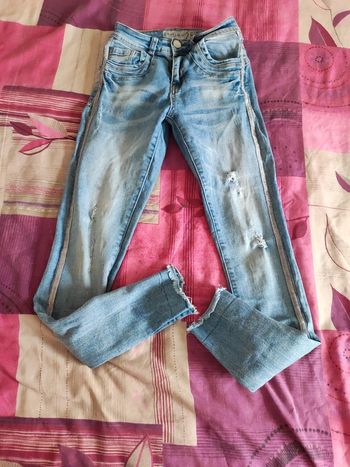 Jean effet effiloché en bas