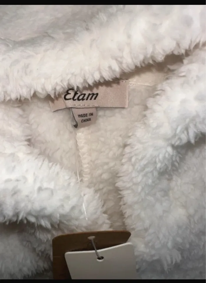 Combinaison toute douce poils doux polaire/pilou pilou blanc motifs cœurs rouge Etam neuve - photo numéro 2
