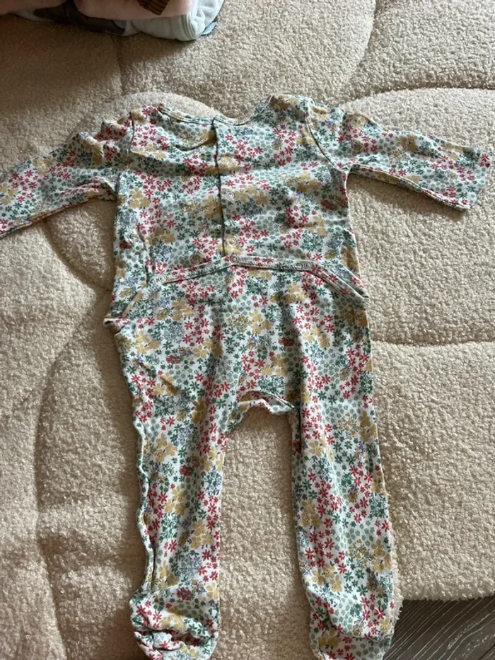 Pyjama une pièce - photo numéro 3