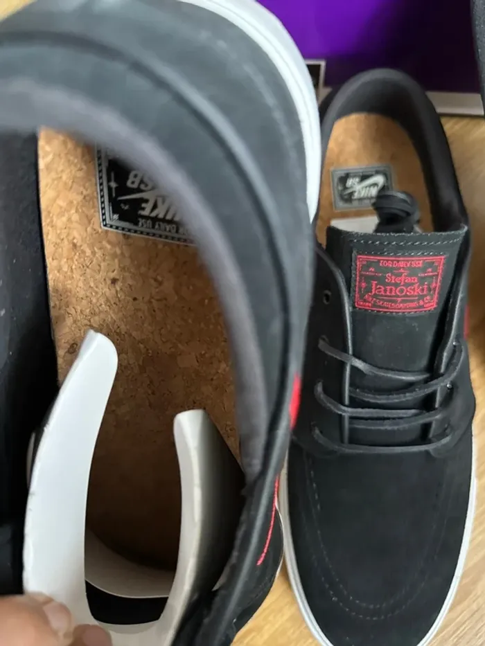 Basket 47,5 Nike SB noir et rouge - photo numéro 14