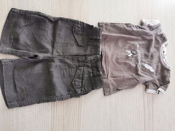 Tenue pantalon léger / tee-shirt
