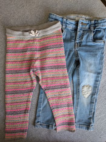 Lot de deux pantalons bébé 24 mois fille, était impeccable