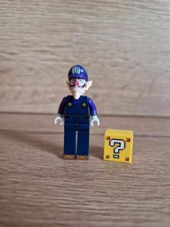 Figurine type lego Waluigi / Super Mario