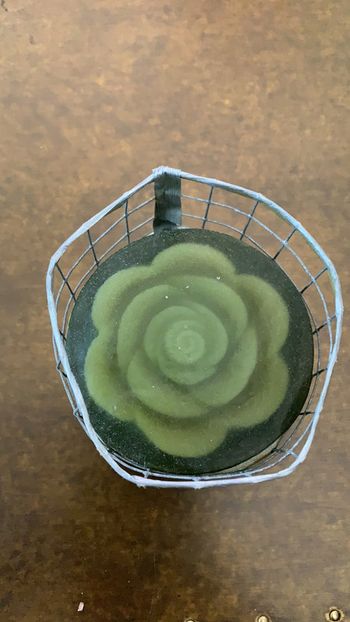 Savon de parfumeur avec fleur vert