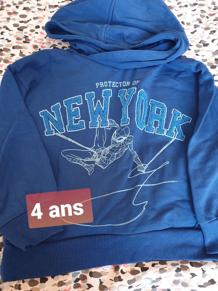 Sweat a capuche bleu spiderman 4 ans