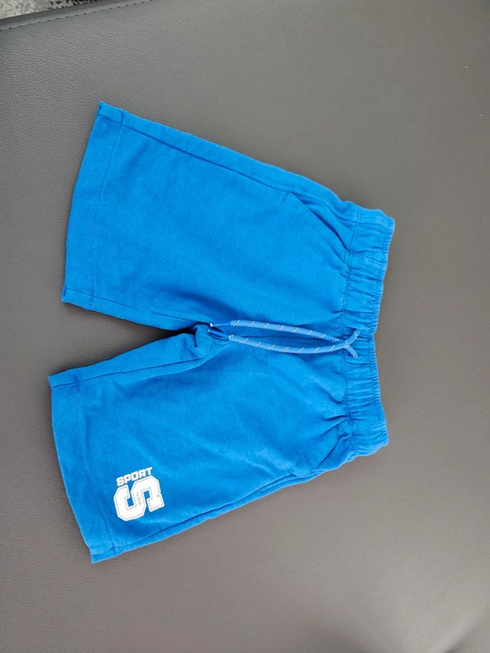 Lot de trois bermudas shorts sportswear garçon okaidi 3 ans - photo numéro 2