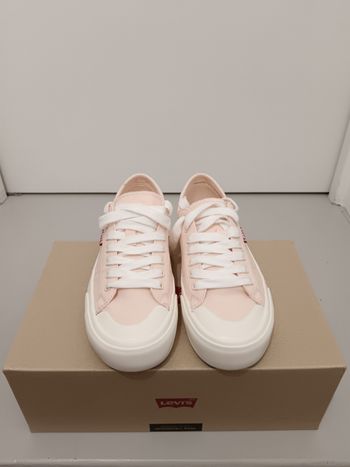 Tennis femme pointure 38 marque Levi's neuf sans étiquette