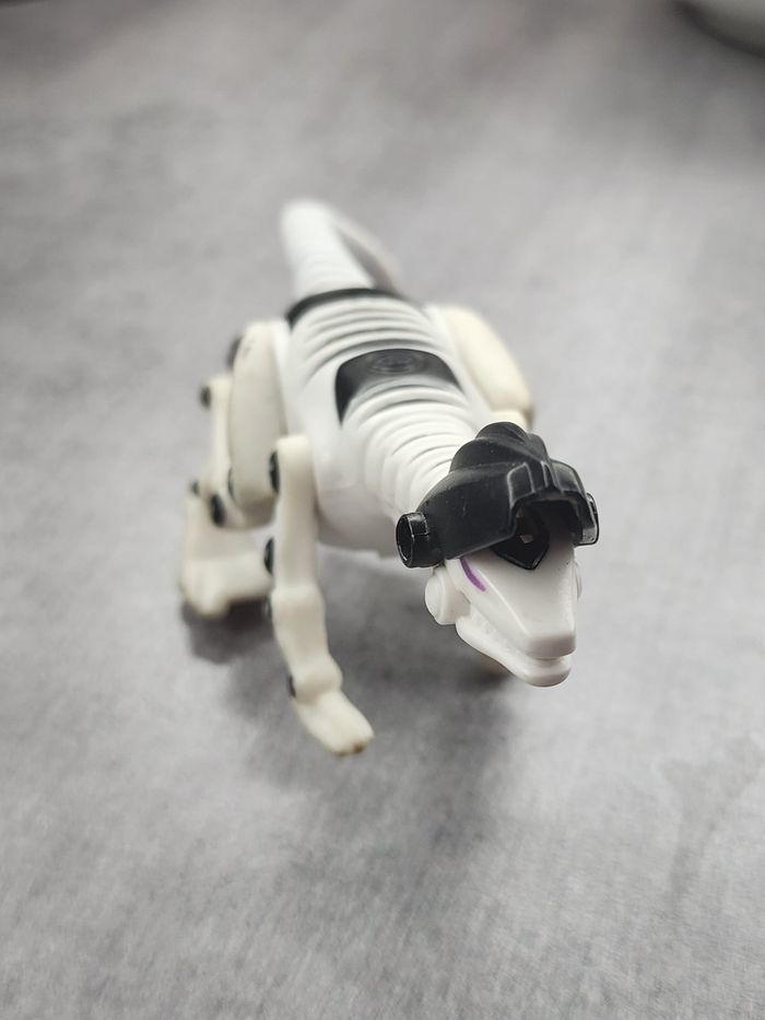 Figurine de dinosaure blanc