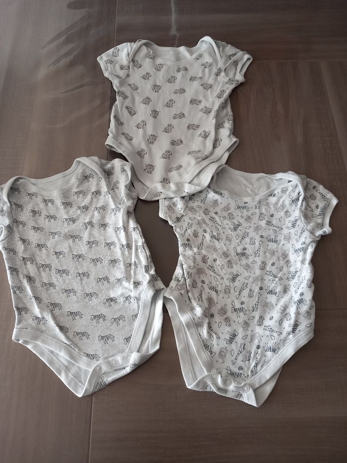 Lot de body 12-18mois