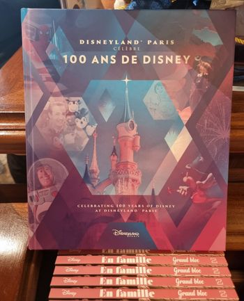 Recherche livre Disneyland Paris célèbre 100 ans de disney