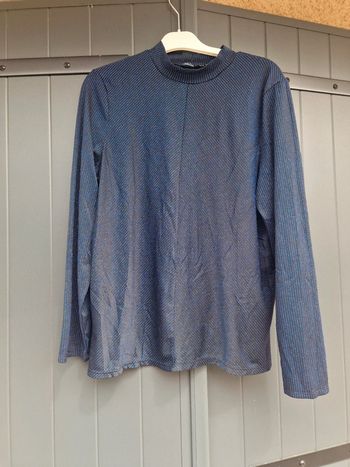 T-shirt noir col haut avec brillant bleu