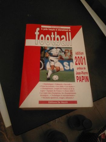 Le guide français et international du foot 2001