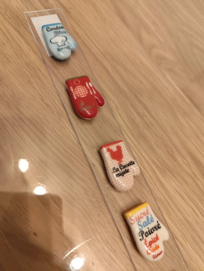 Lot de 6 figurines en céramique gants de cuisine - photo numéro 3