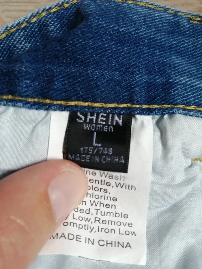 Short bleu en jeans avec fleurs blanches brodées / shein / (L) - photo numéro 4