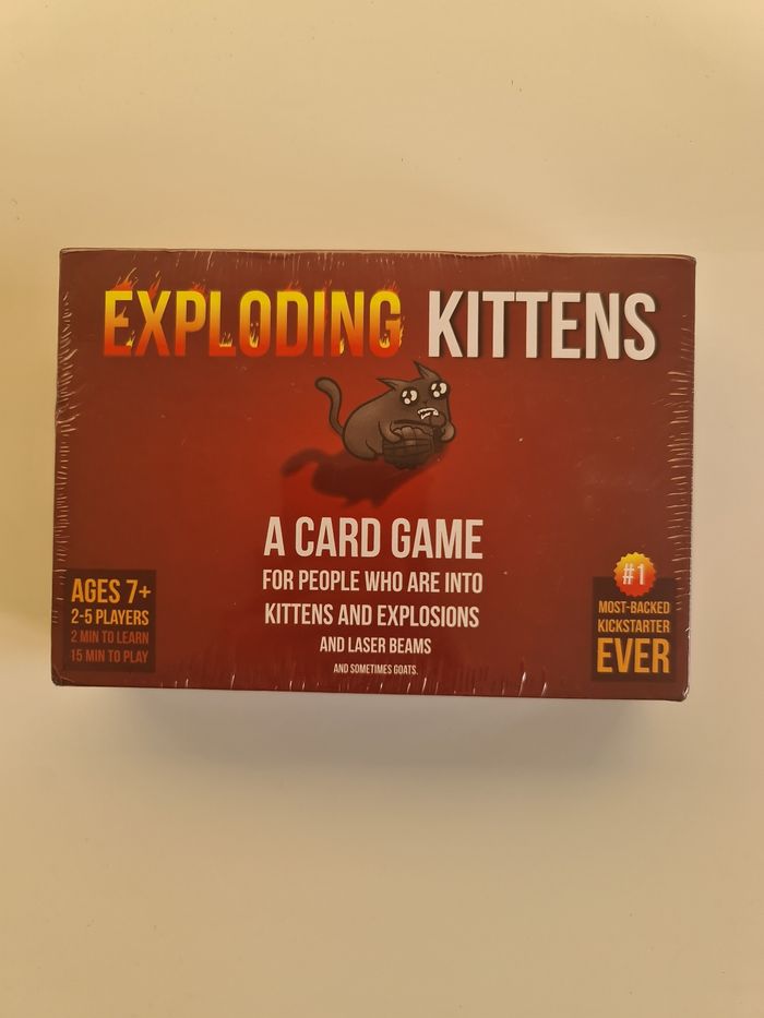 Exploding kittens jeu cartes de société jamais utilisé et blister
