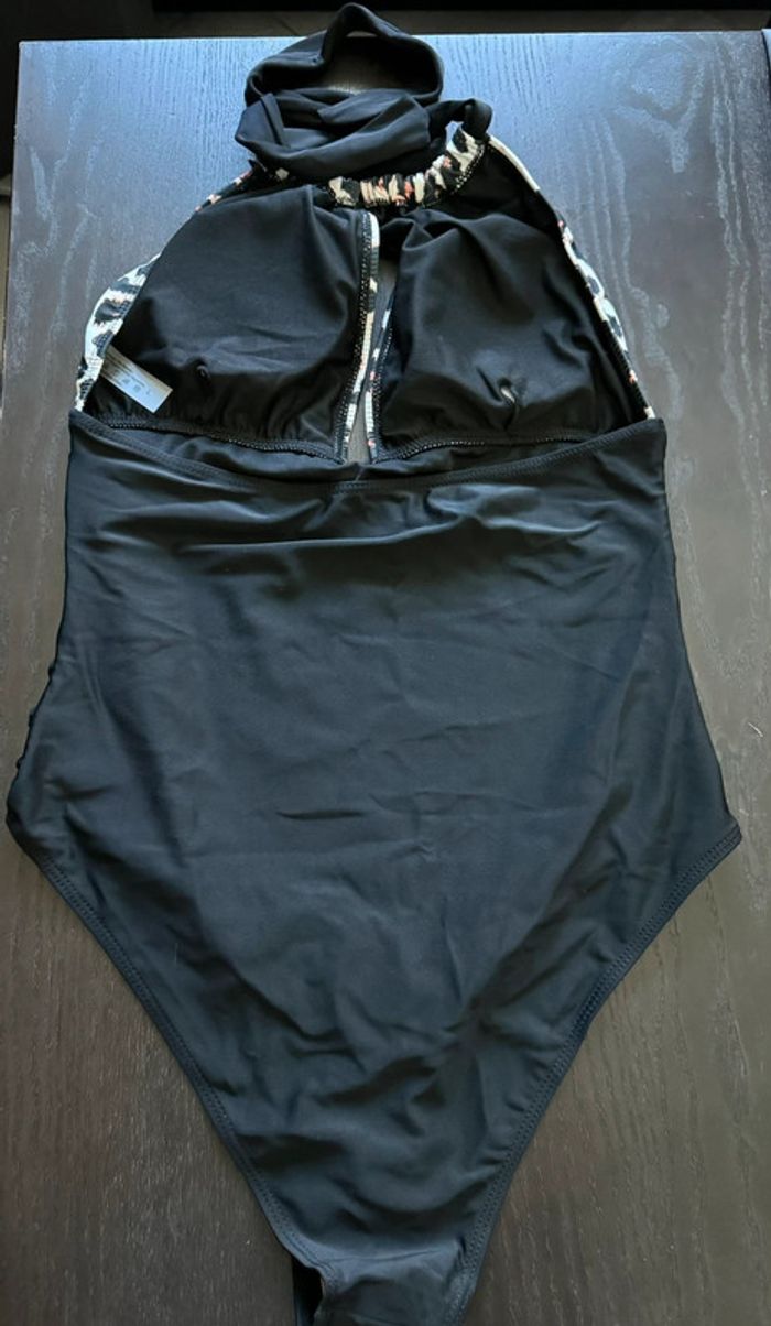 Maillot de bain 1 pièce dos nu - photo numéro 5