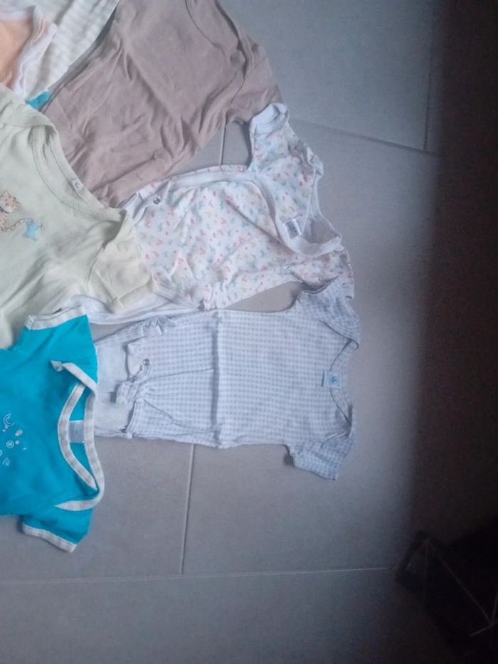 Lot de 7 bodys - photo numéro 2