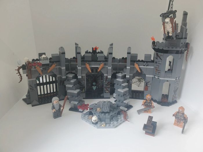 Vends lego seigneur des anneaux Dol Guldur .79014
