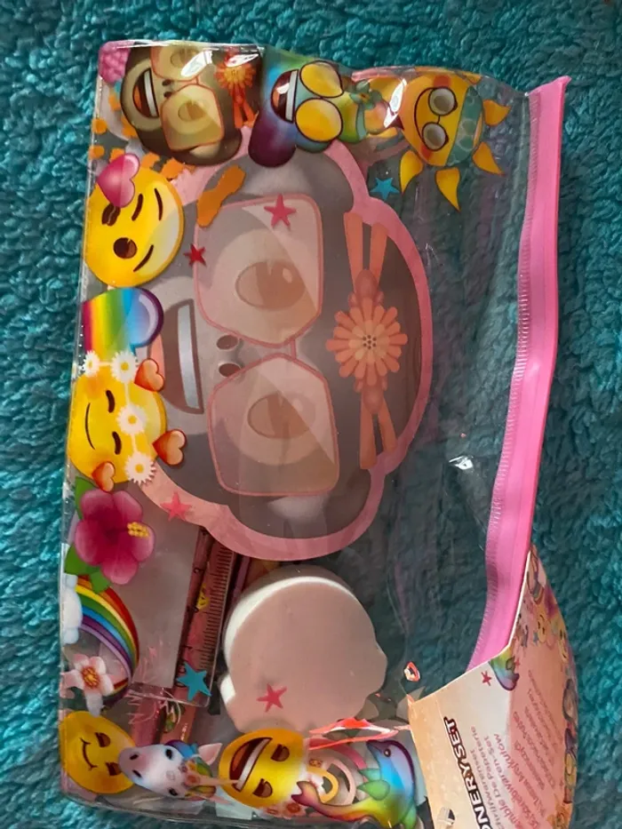 Trousse  avec tout  ce qu’il faut pièce - photo numéro 4