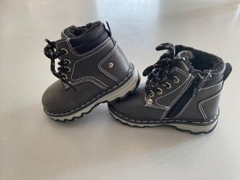 Bottines bébé taille 20 gris foncé